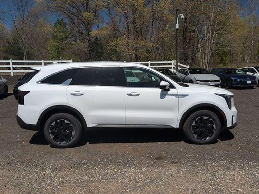 Glacial White Pearl 2026 Kia Sorento S