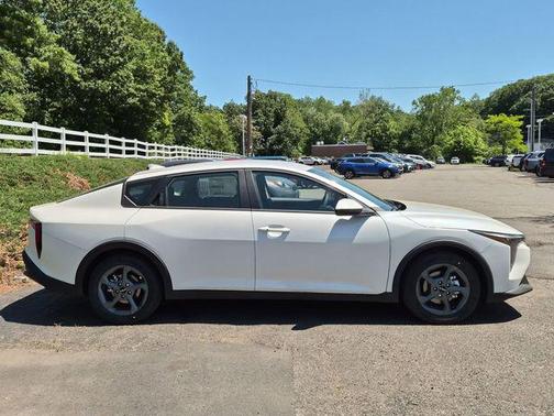Snow White Pearl 2026 Kia K4 LXS