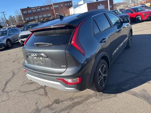 2024 Kia Niro LX
