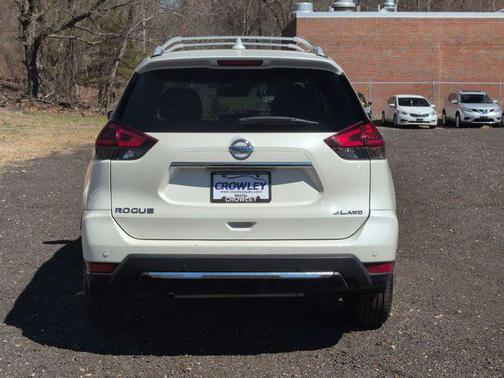 Pearl White Tricoat 2019 Nissan Rogue SL