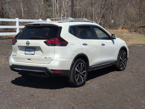 Pearl White Tricoat 2019 Nissan Rogue SL