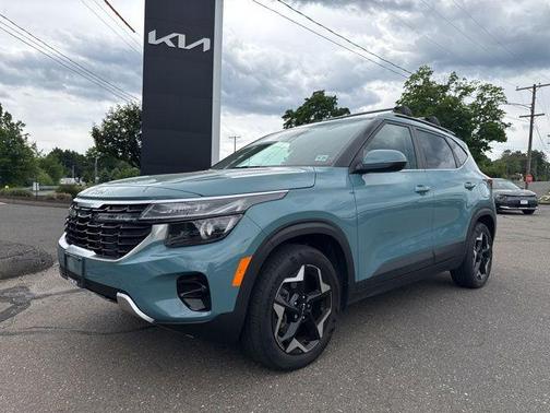 Pluton Blue 2024 Kia Seltos EX