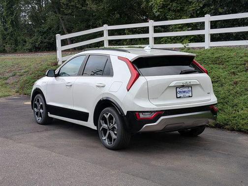 Snow White Pearl 2025 Kia Niro Touring