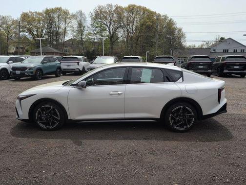 Snow White Pearl 2025 Kia K4 GT-Line