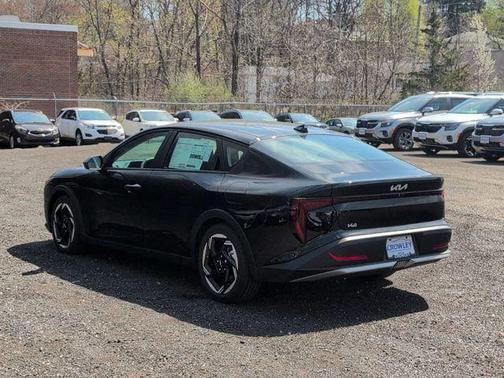 Aurora Black Pearl 2026 Kia K4 EX