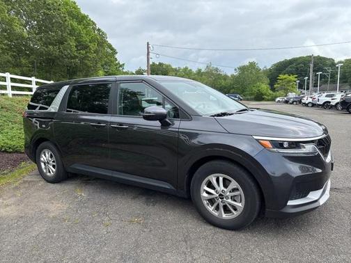 2023 Kia Carnival LX