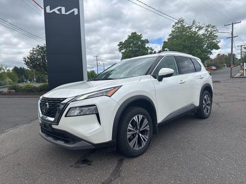 Pearl White Tricoat 2021 Nissan Rogue SV