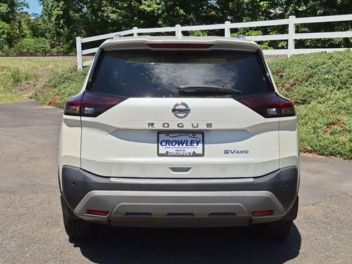 Pearl White Tricoat 2021 Nissan Rogue SV