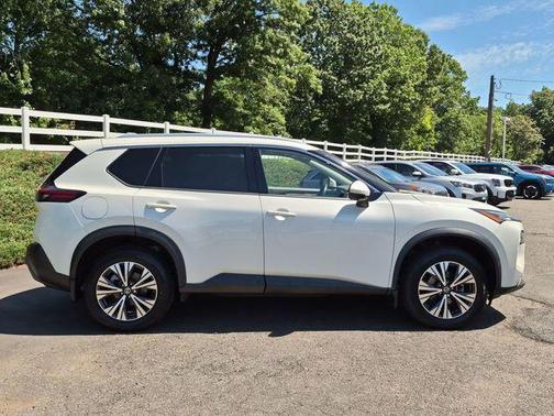 Pearl White Tricoat 2021 Nissan Rogue SV