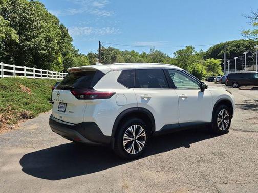Pearl White Tricoat 2021 Nissan Rogue SV
