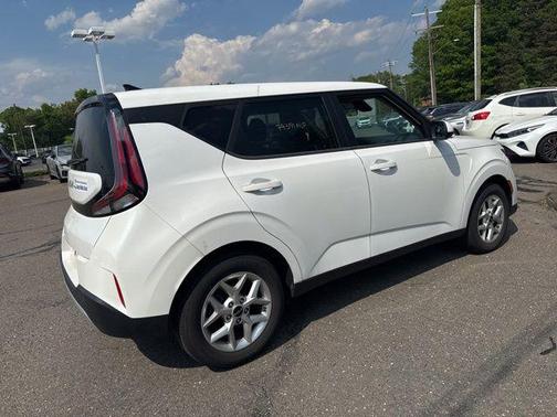 Snow White Pearl 2024 Kia Soul LX