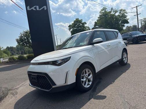 Snow White Pearl 2024 Kia Soul LX