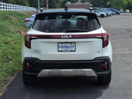 Clear White/Black Roof 2024 Kia Seltos SX