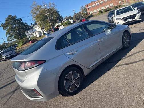 2021 Hyundai IONIQ Plug-In Hybrid SE
