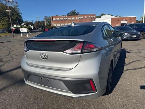 2021 Hyundai IONIQ Plug-In Hybrid SE
