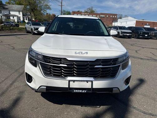 Snow White Pearl 2024 Kia Seltos LX