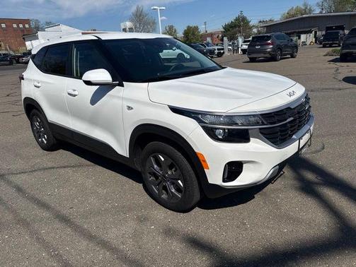 Snow White Pearl 2024 Kia Seltos LX