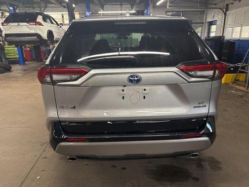 Silver Sky Metallic 2023 Toyota RAV4 Hybrid SE
