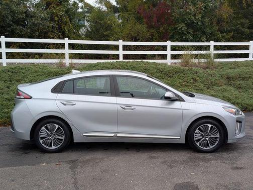 2021 Hyundai IONIQ Plug-In Hybrid SE