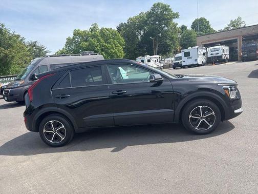 Aurora Black Pearl 2025 Kia Niro EX