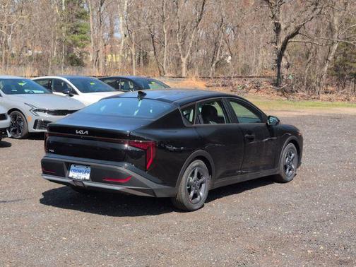 Aurora Black Pearl 2026 Kia K4 LXS