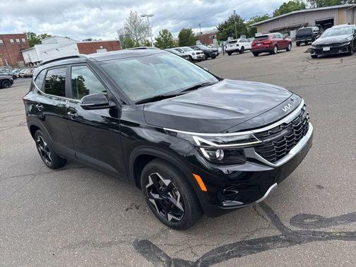 Fusion Black 2024 Kia Seltos EX