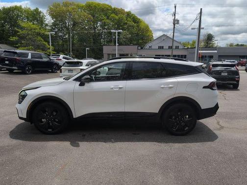 Glacial White Pearl 2025 Kia Sportage X-Line