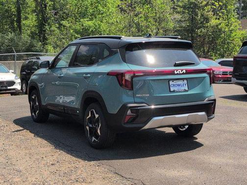 Blue / Black 2026 Kia Seltos S