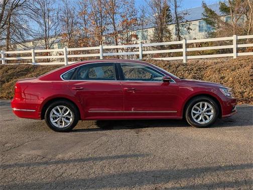 2016 Volkswagen Passat 1.8T S