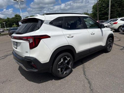 Snow White Pearl 2025 Kia Seltos EX