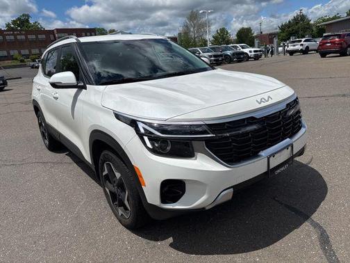 Snow White Pearl 2025 Kia Seltos EX