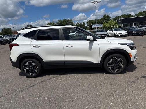Snow White Pearl 2025 Kia Seltos EX