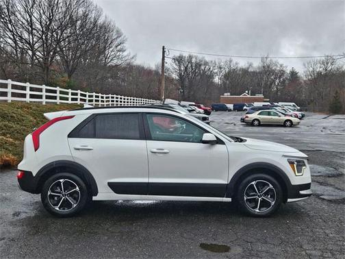 2025 Kia Niro LX
