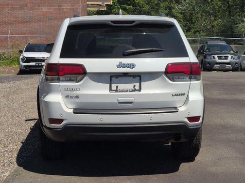 Bright White Clearcoat 2021 Jeep Grand Cherokee Laredo