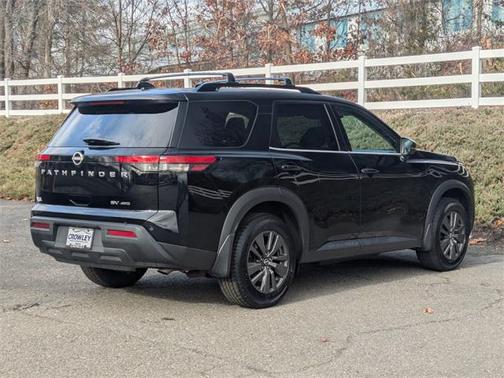 2022 Nissan Pathfinder SV