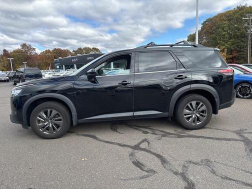 2022 Nissan Pathfinder SV