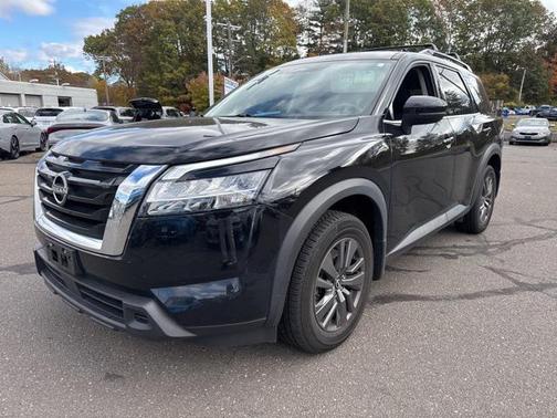 2022 Nissan Pathfinder SV