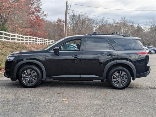 2022 Nissan Pathfinder SV