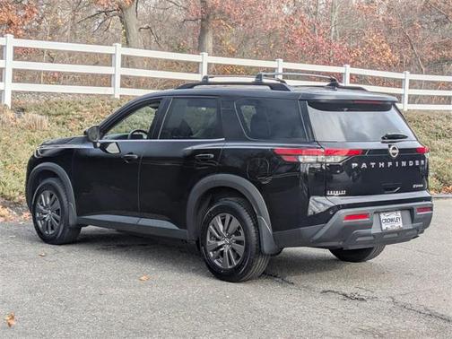 2022 Nissan Pathfinder SV