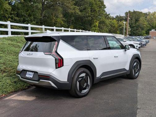 2026 Kia EV9 Light Long Range