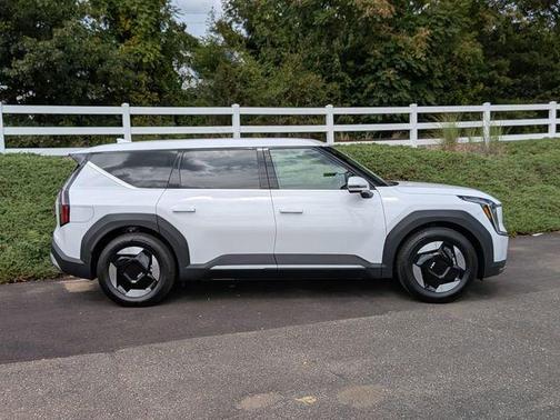 2026 Kia EV9 Light Long Range