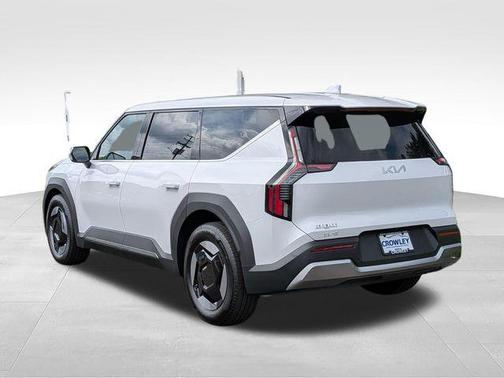 Glacial White Pearl 2026 Kia EV9 Light Long Range