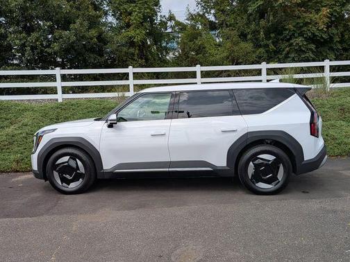 2026 Kia EV9 Light Long Range