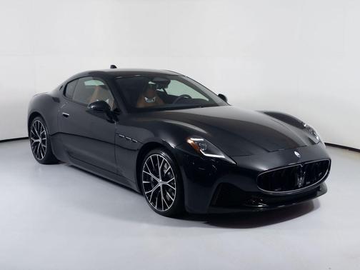 Nero 2025 Maserati GranTurismo