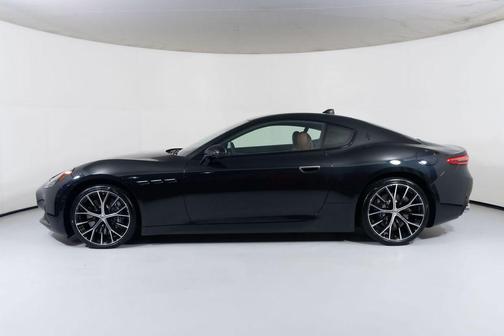 Nero 2025 Maserati GranTurismo