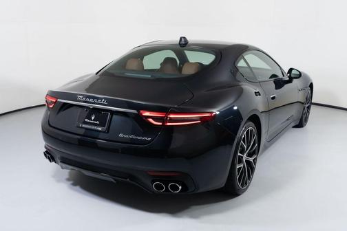 Nero 2025 Maserati GranTurismo