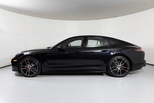 2023 Porsche Panamera GTS