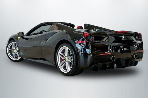 Grigio Silverstone Metallic 2017 Ferrari 488 Spider Base