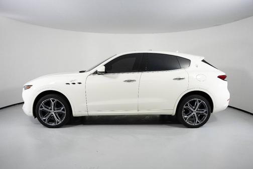 Bianco 2023 Maserati Levante GT