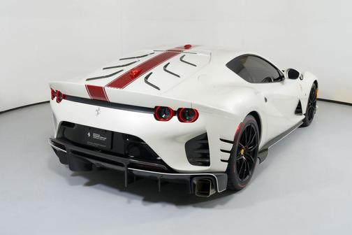 2022 Ferrari 812 Competizione Base